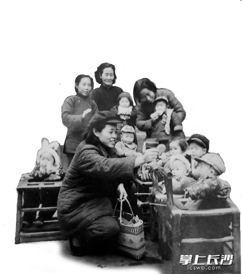 1958年11月,天心阁人民公社第五中队成了“三好”街道。当妈妈们去工作的时候,孩子们在街道保育员的抚育下,天真可爱地成长,当时长沙每个街道都设立了幼儿园和托儿所。
